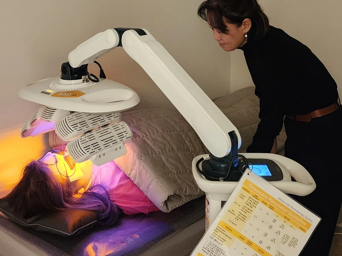 LED phototherapy aftercare session, 830nm